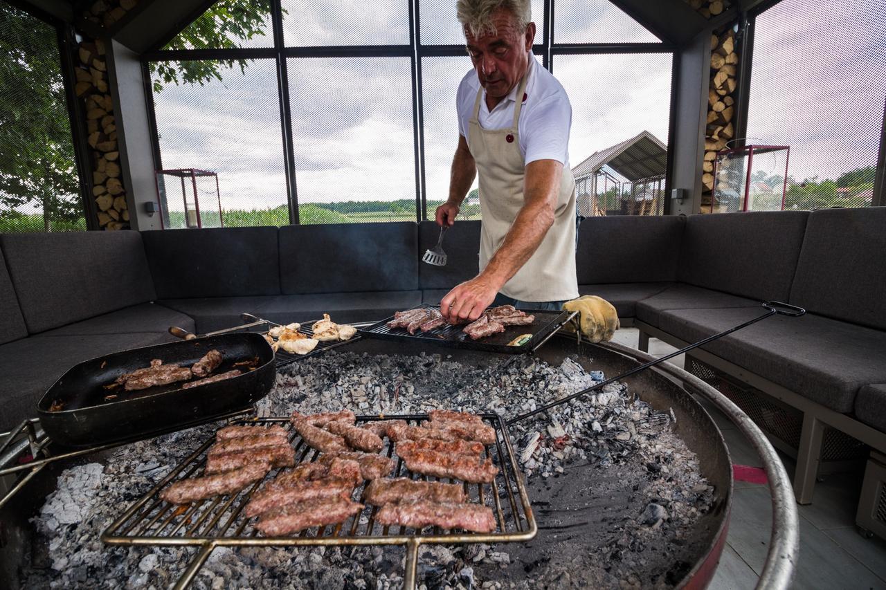 Big Berry Luxury Lifestyle Resort Metlika Eksteriør billede