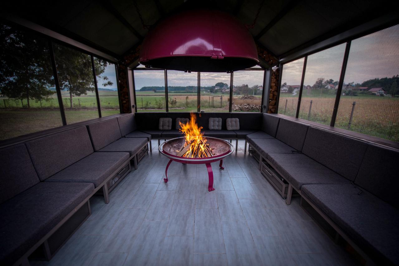Big Berry Luxury Lifestyle Resort Metlika Eksteriør billede