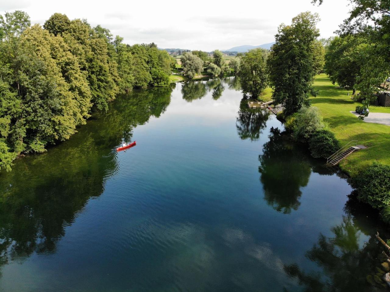 Big Berry Luxury Lifestyle Resort Metlika Eksteriør billede